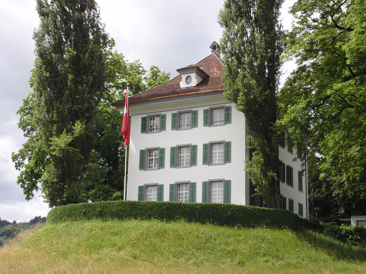 Landhaus Tribschen am Seeufer im Sommer